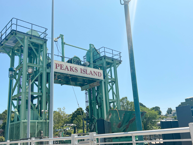 peaks island sign